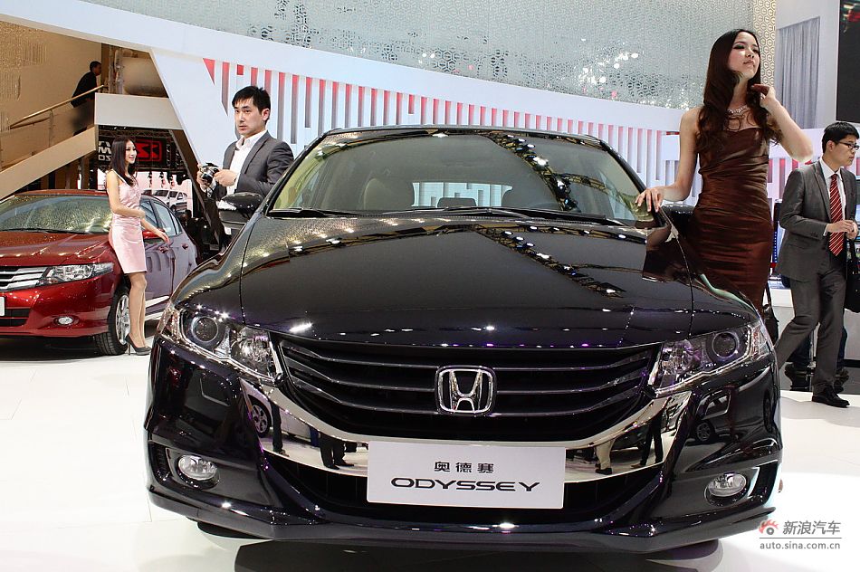 本届车展吸引参展车型共1100辆