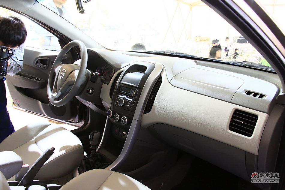上汽通用五菱宝骏630_宝骏630车展图图片52