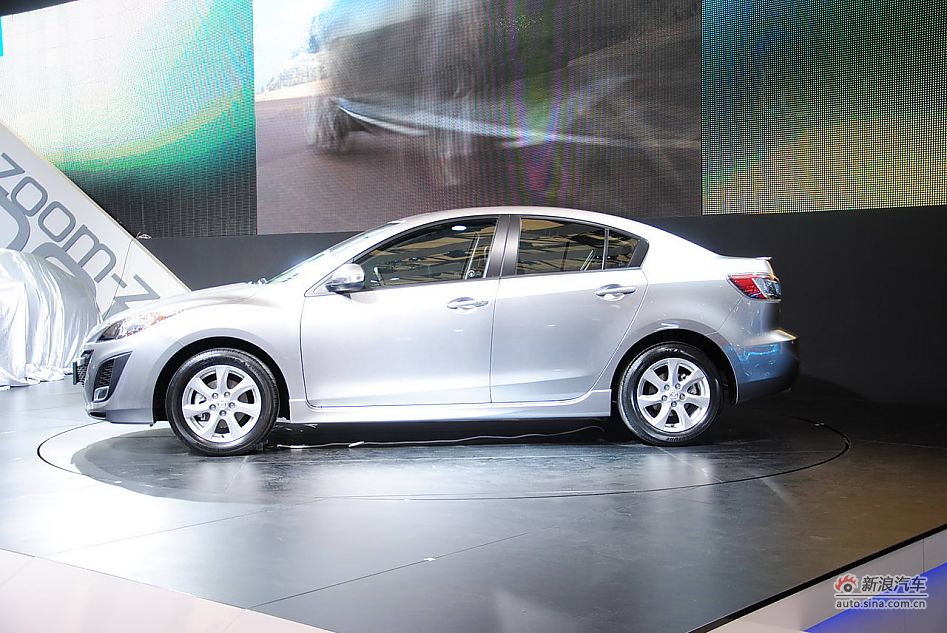 长安马自达3三厢_马自达3经典款车展图图片5