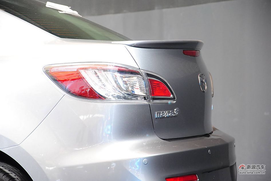 长安马自达3三厢_马自达3经典款车展图图片5