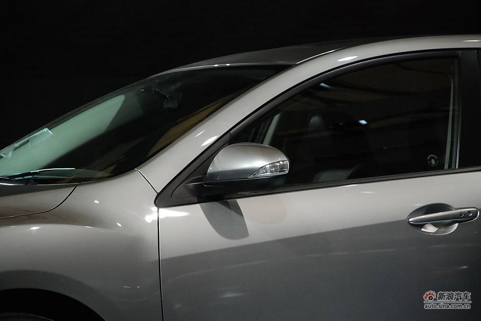 长安马自达3三厢_马自达3经典款车展图图片5