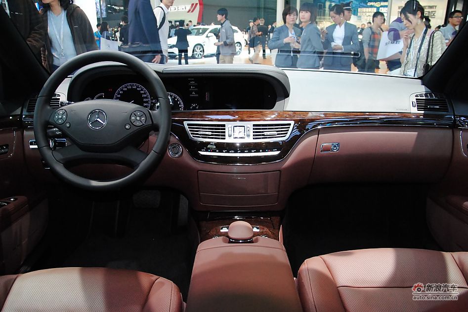 本图为:奔驰展台的s350l车型