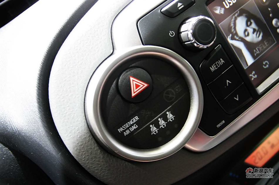 2012款雅力士_雅力士车展图图片8606068_汽