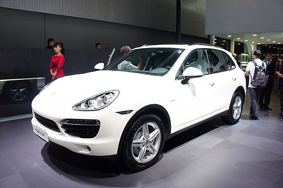 卡宴油电混合版降33.8万 现车紧俏