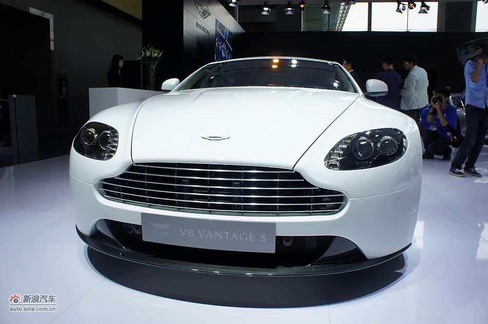阿斯顿马丁v8+vantage