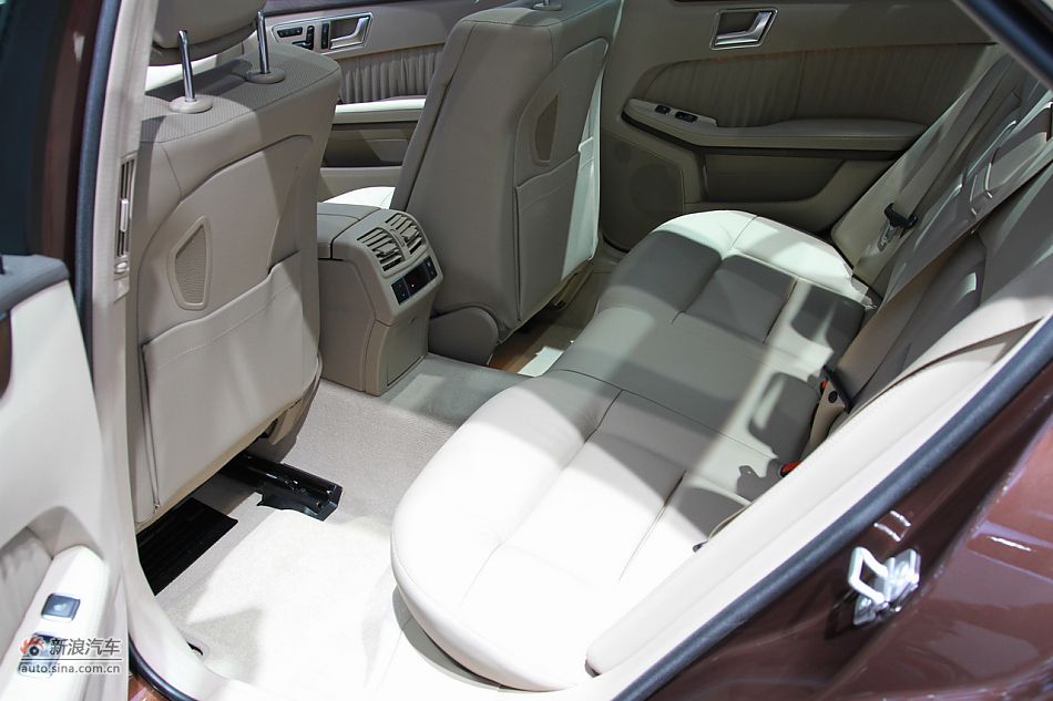 奔驰E300混动_奔驰E级-进口车展图图片1198