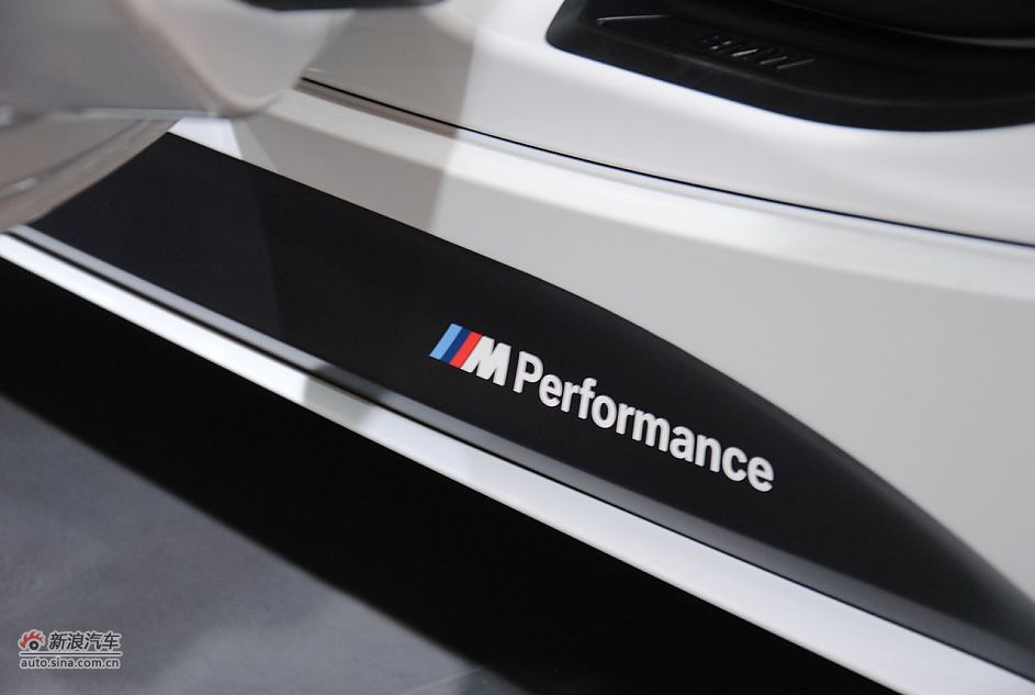 宝马1系加装m performance性能套件_宝马1系