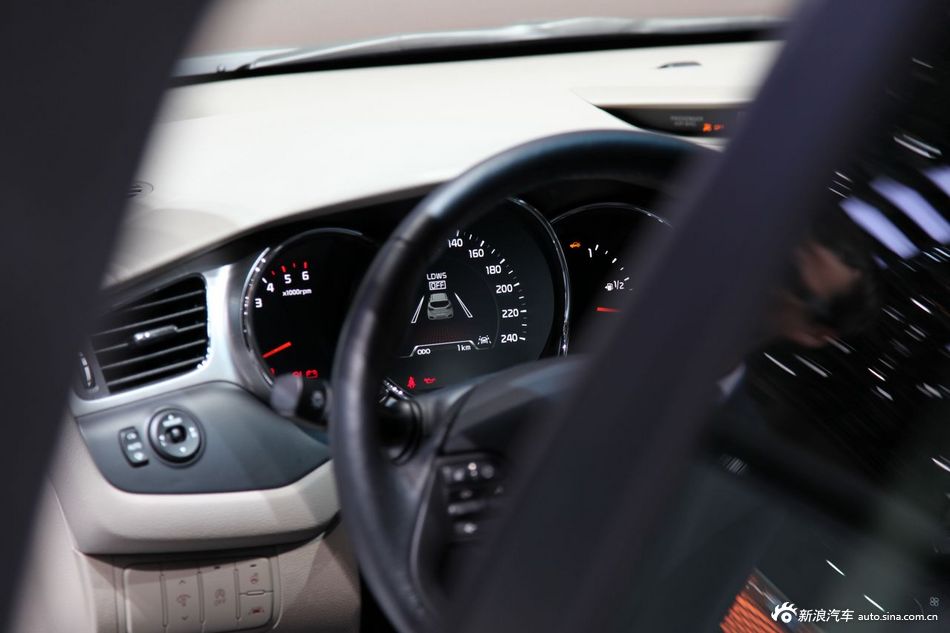 123123_荣威w50图片