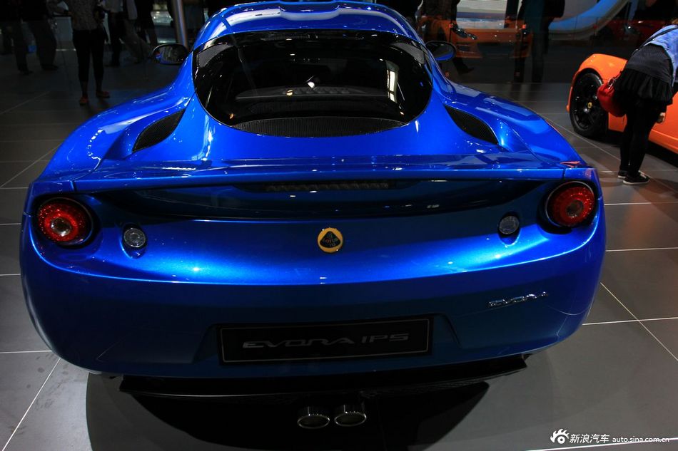 图为:路特斯展台,evora+ips201