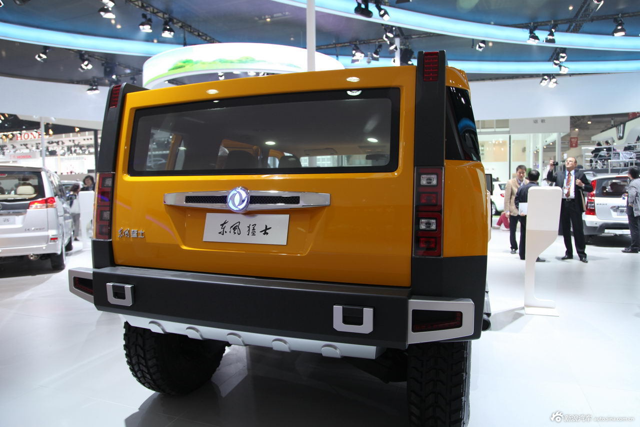 东风猛士民用版_东风猛士车展图片15304035