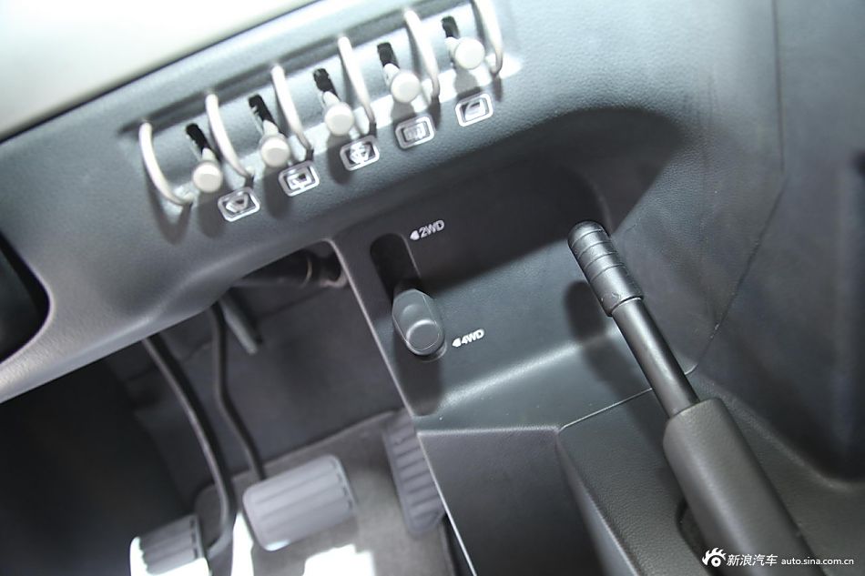 东风猛士民用版_东风猛士车展图片15304047