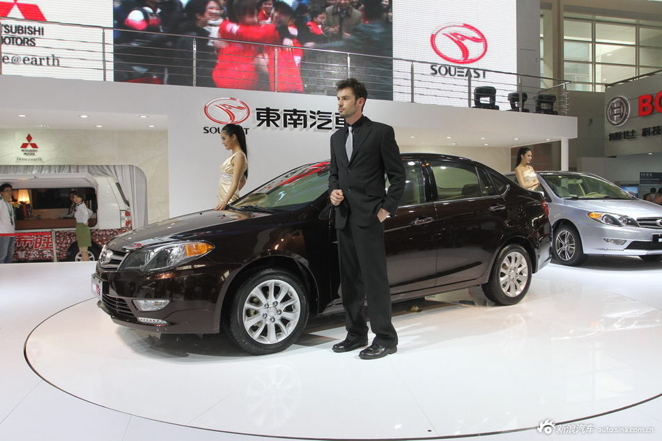 Soueast V5 Lingzhi 1:18 東南汽車 中国版 三菱ランサー Soueast V5 Lingzhi 1:18 東南汽車 中国版 三菱ランサー