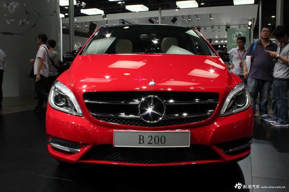 奔驰b200