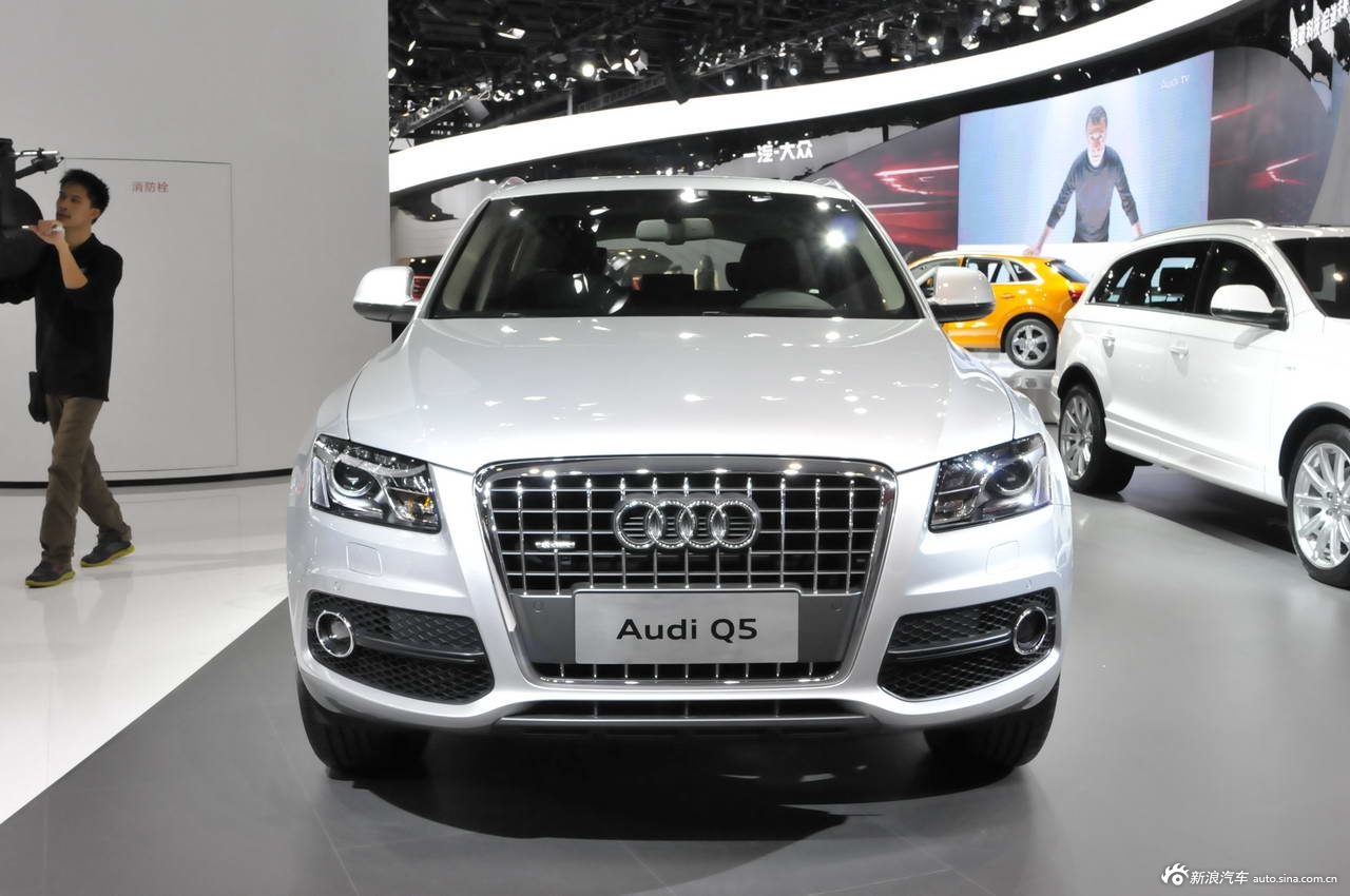 奥迪Q5最新报价及配置 裸车年终活动全系6.5折售全国