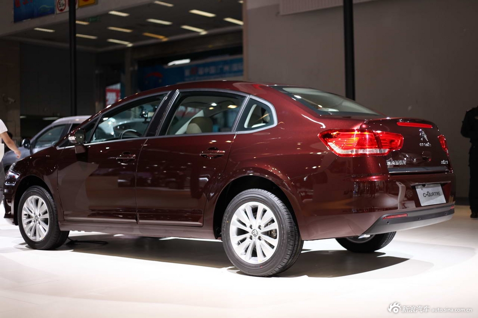 新世嘉_世嘉图片_汽车图库