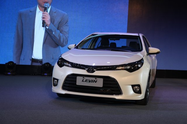 全新丰田雷凌双擎官方报价新款促销裸车最新优