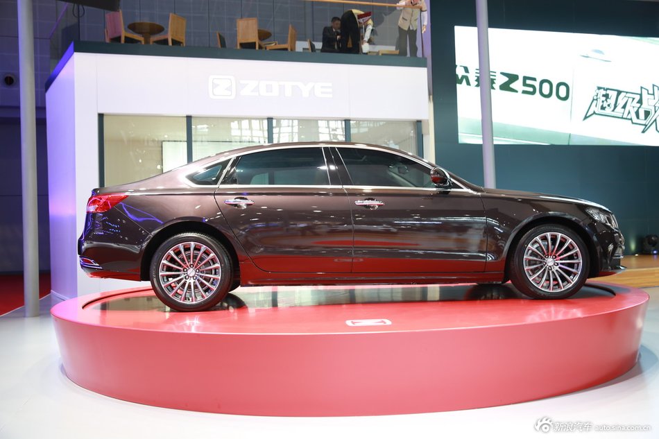 2015上海车展:众泰z700