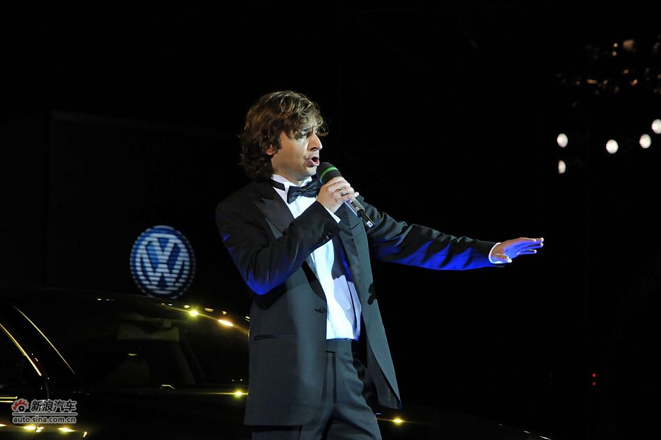 德国男高音艺术家现场表演_辉腾活动图片_汽
