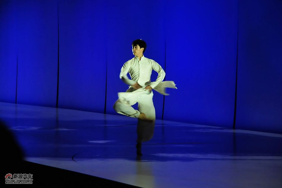 上海歌舞团艺术总监 著名舞蹈家 黄豆豆_宝马