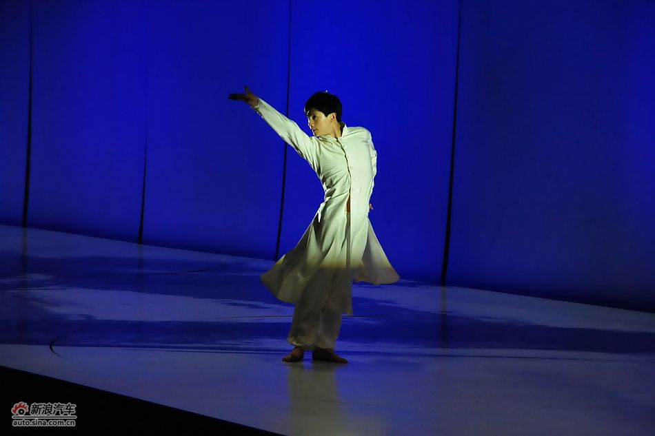 上海歌舞团艺术总监 著名舞蹈家 黄豆豆_宝马