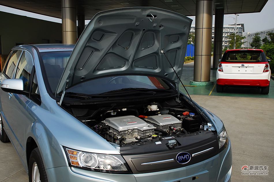 比亚迪E6纯电动车实拍_比亚迪e6内饰功能图片