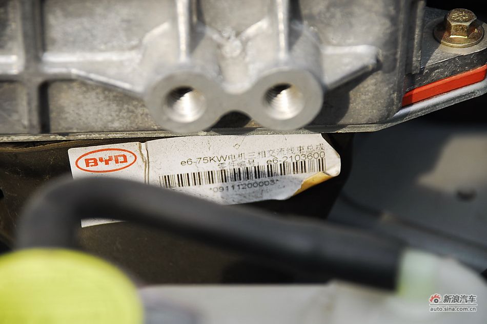 比亚迪E6纯电动车实拍_比亚迪e6底盘图片34