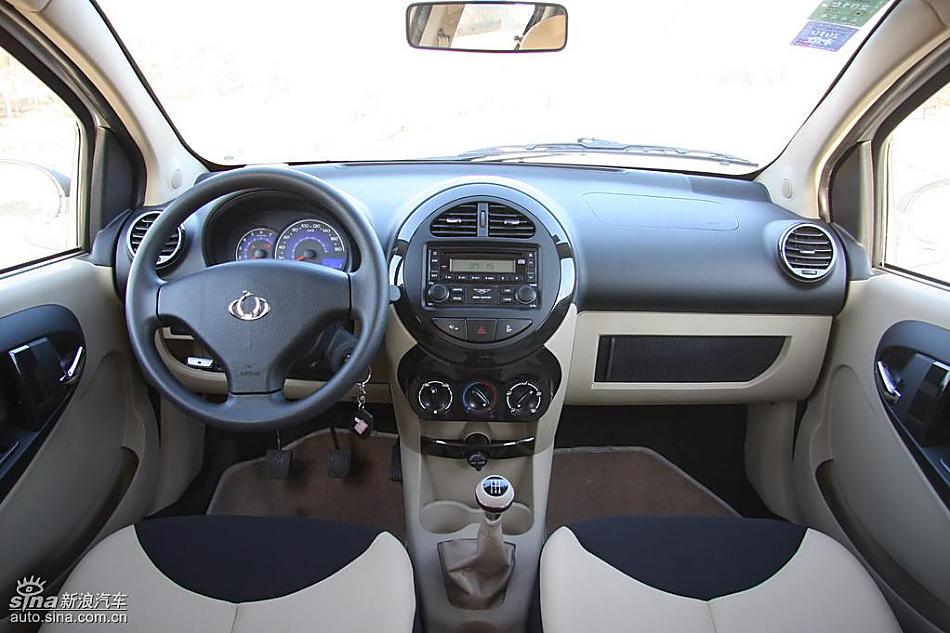 吉利熊猫试车实拍图内饰_熊猫内饰功能图片1