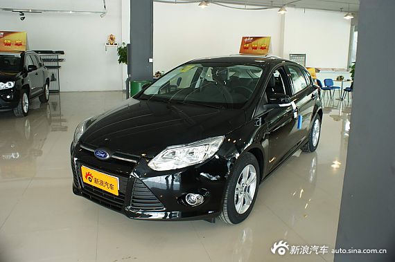 福克斯两厢全系优惠1万 赠送装潢礼品