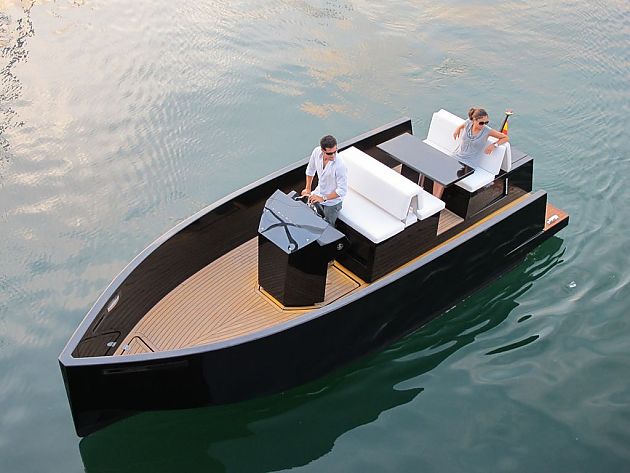 乘风破浪 De Antonio Yachts D23摩托艇