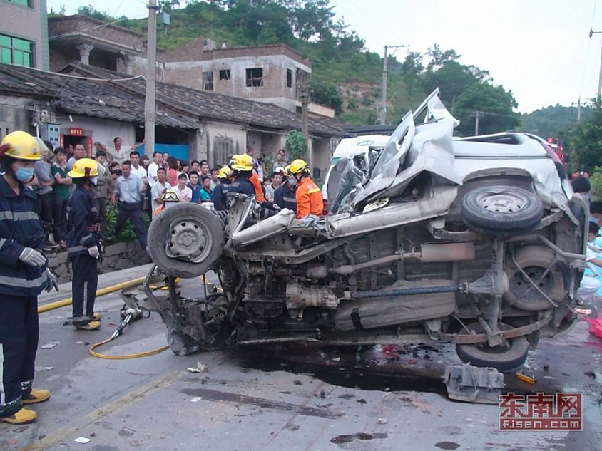 厦门发生一特大交通事故 8人遇难_16630186_