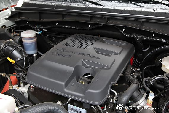 江铃驭胜引擎底盘实拍图