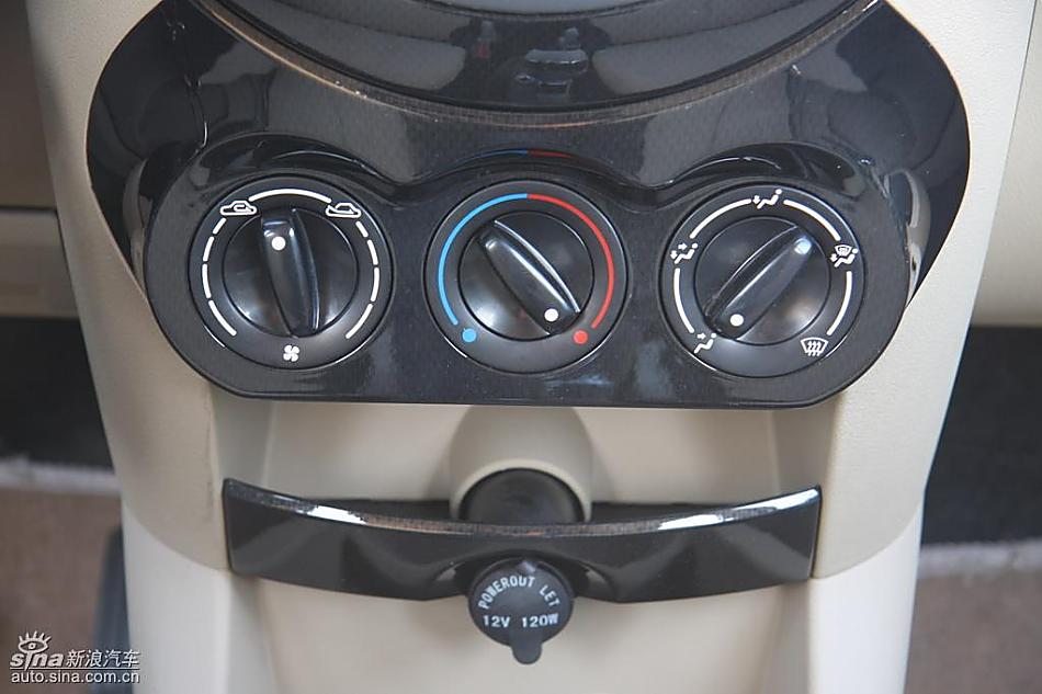 吉利熊猫试车实拍图内饰_熊猫内饰功能图片1