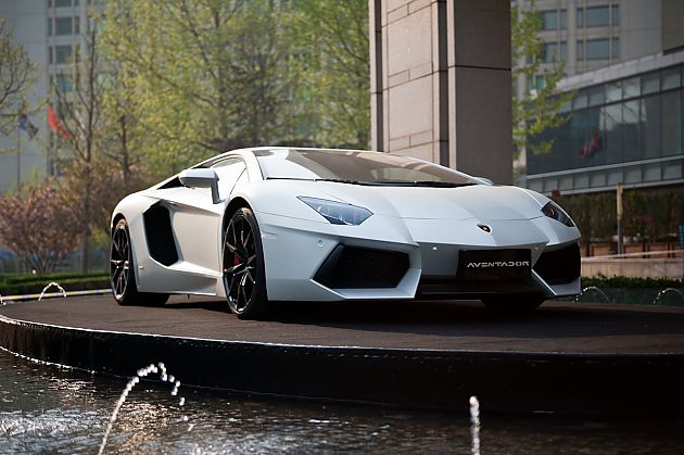 兰博基尼成龙特别定制版公益拍卖