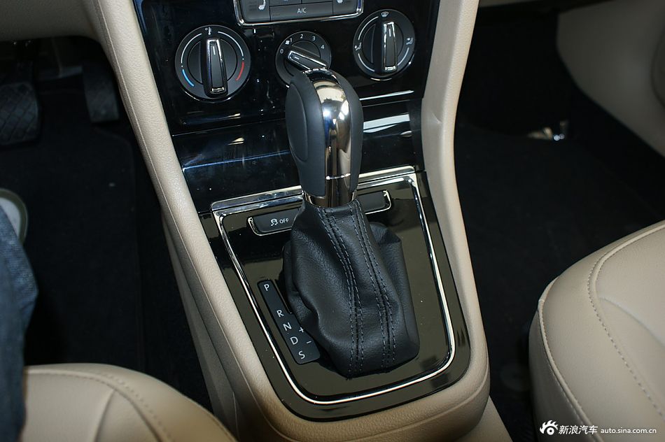 2013款新宝来_新宝来内饰图片23390309