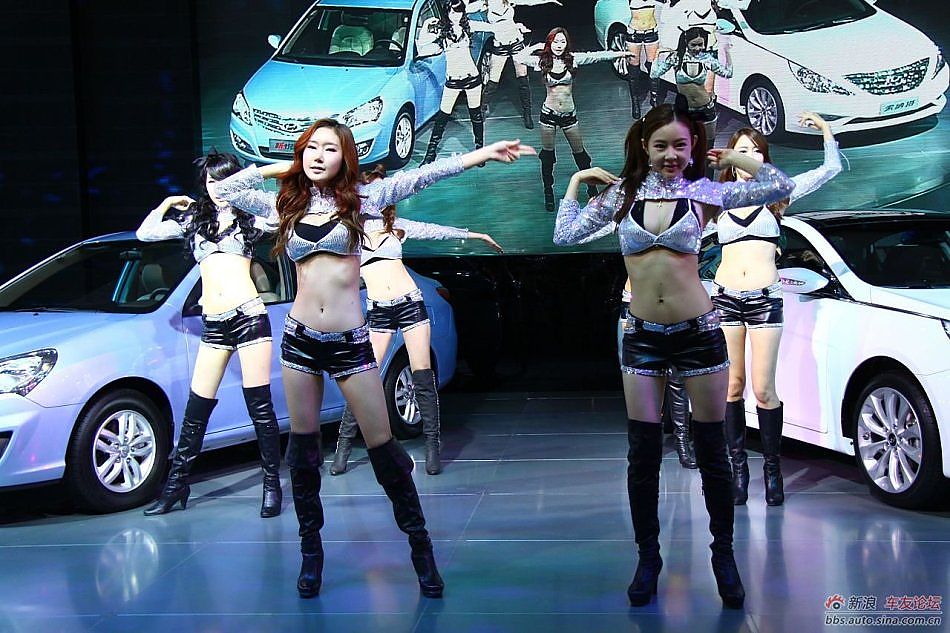 成都车展现代模特热舞