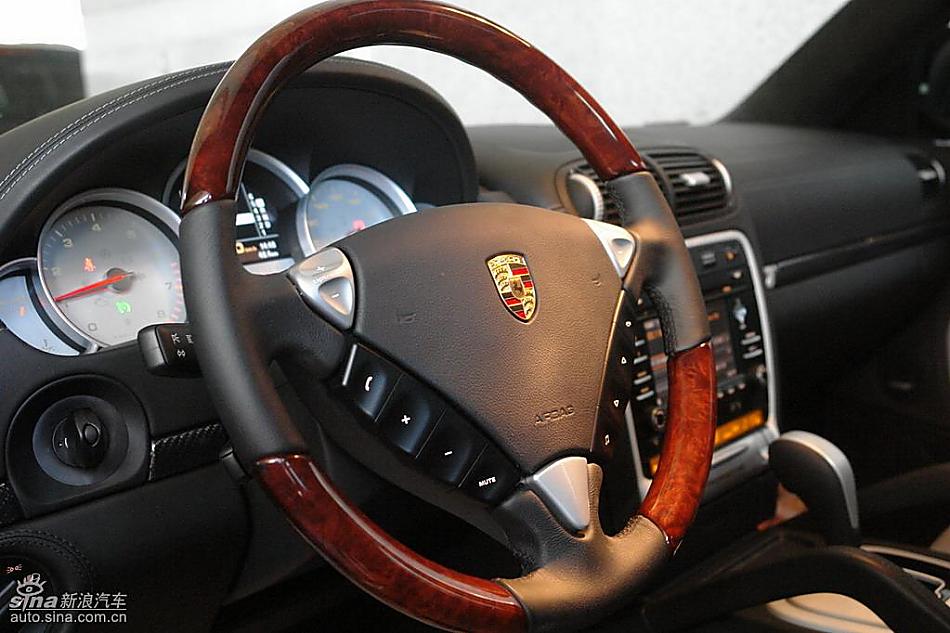 新款保时捷卡宴turbo s到店实拍_卡宴内饰图片