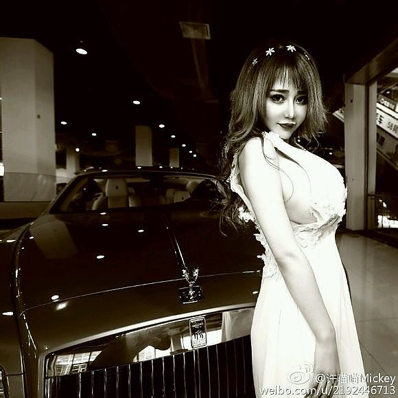 性感嫩模许喵喵大波来袭