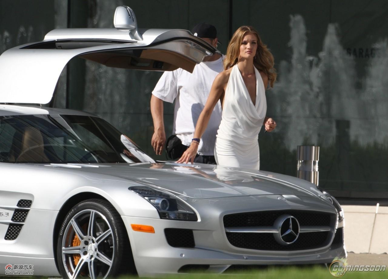 Mercedes Sls Amg With Rosie Huntington Whiteley Transformers Mercedes Benz Sls Amg Cars Movie