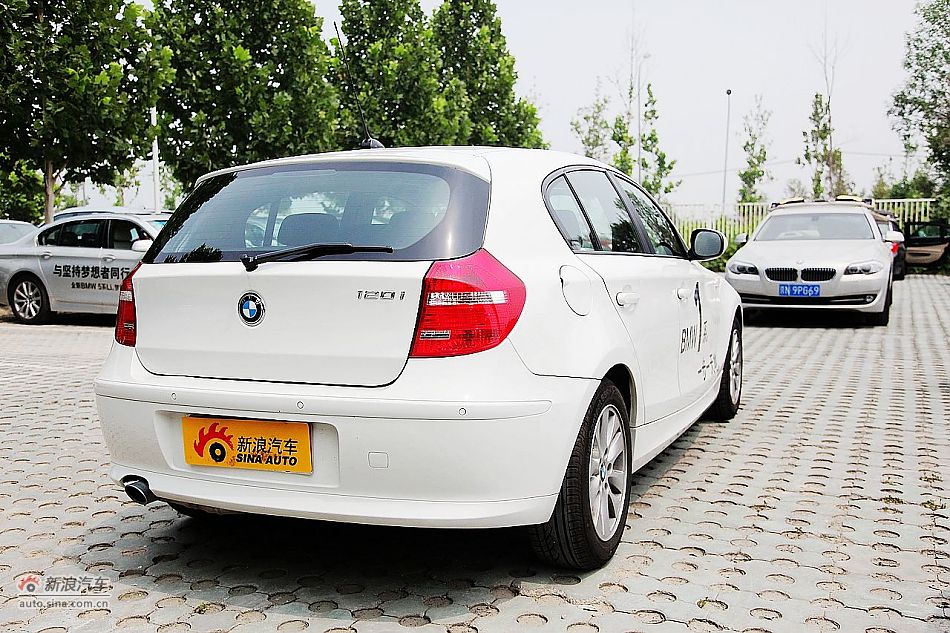 2011款宝马120i自动外观图片_宝马1系图片7650494_汽车图库_新浪汽车_新浪网