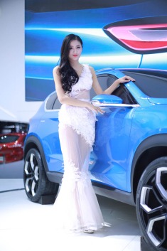 电眼红唇抢先看