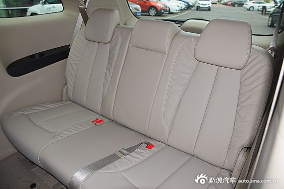 2015款GL8商务车2.4L豪华商务尊享版