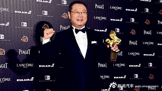 范伟抱得影帝归 座驾还没周冬雨一半贵？