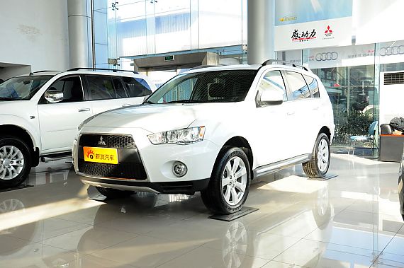 老款欧蓝德最高优惠5万 现车颜色不全