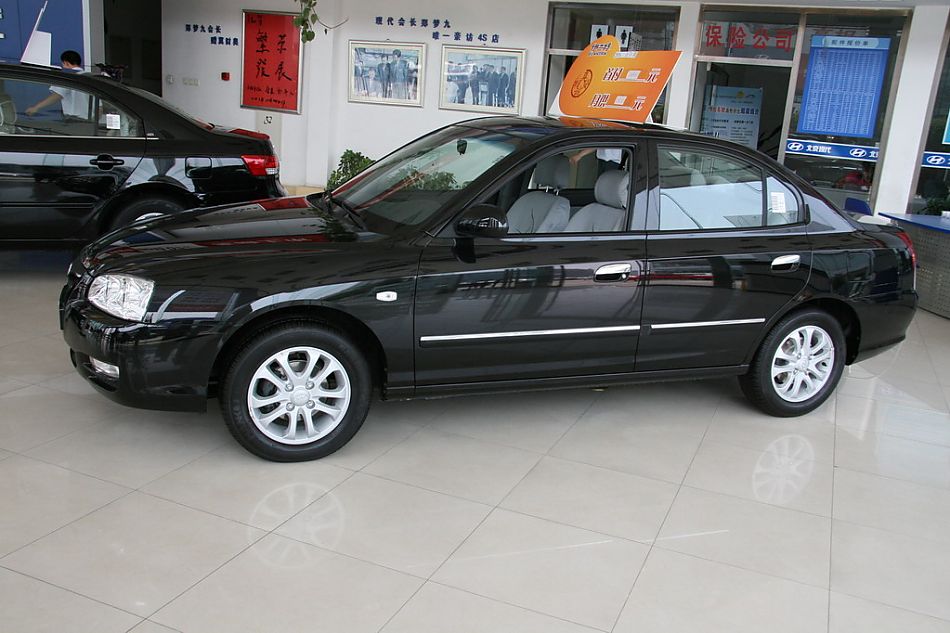 北京现代07款三厢伊兰特外观