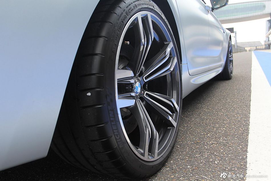 宝马M6和宝马M5外观图片对比哪个好_宝马M