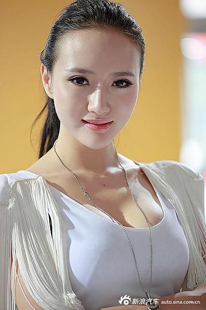 华中第一车模吴雨婵性感大胸美照 比兽兽还火爆