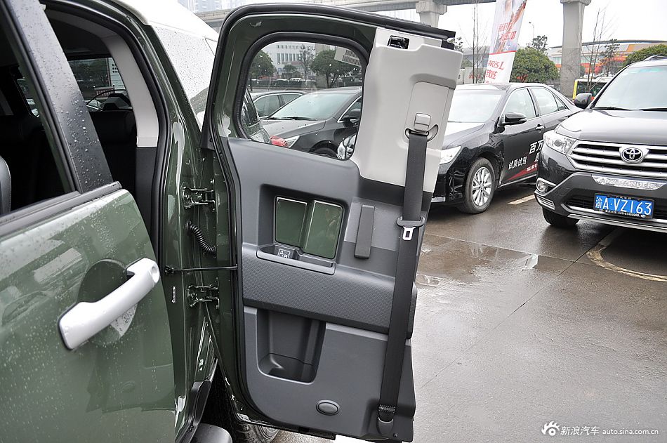 普拉多和FJ酷路泽外观图片对比哪个好_普拉多