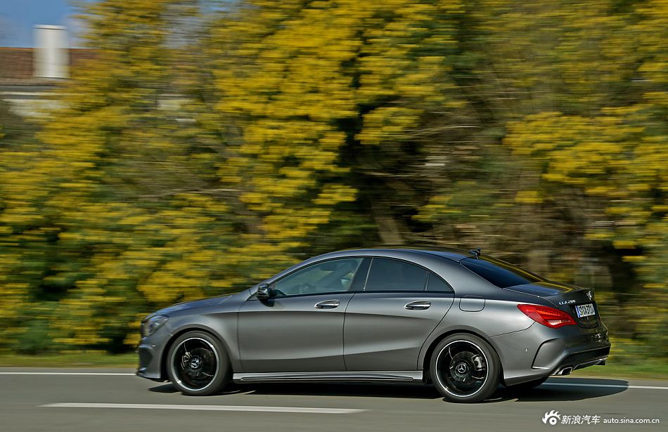 奔驰cla200官方图