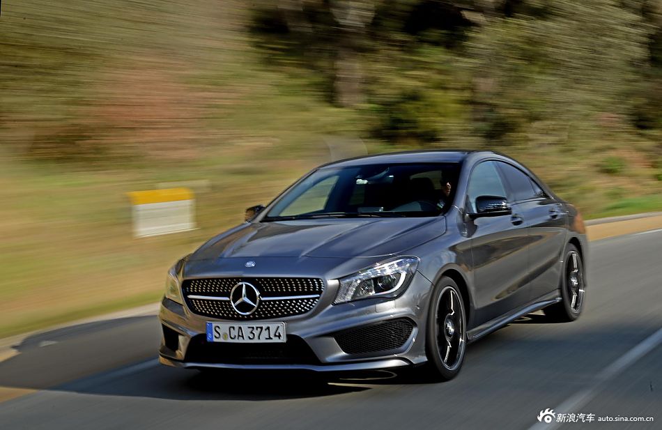 奔驰cla200官方图