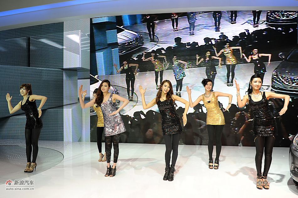 上海车展现代展台韩国<em>MM</em>甜美<em>热舞</em>_5370986